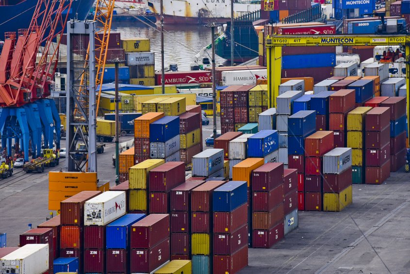 Movimiento de contenedores en el puerto creció 3,3% en el primer semestre Movimiento de contenedores en el puerto creció 3,3% en el primer semestre