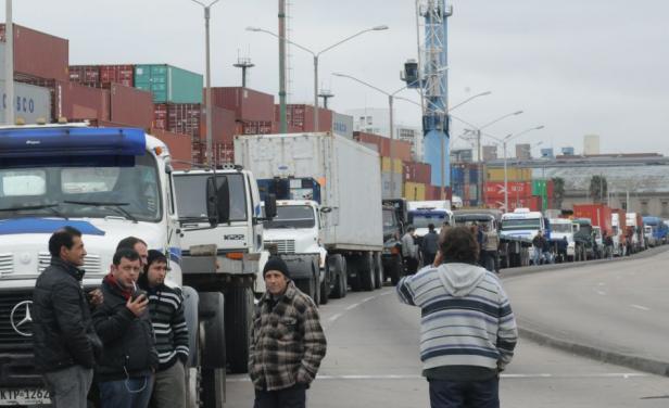 La Aduana probará plan piloto para descongestionar ingreso al Puerto La Aduana probará plan piloto para descongestionar ingreso al Puerto