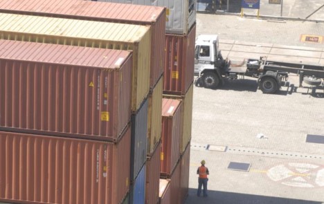 Mejoran términos de intercambio pese a baja en precios exportados Mejoran términos de intercambio pese a baja en precios exportados